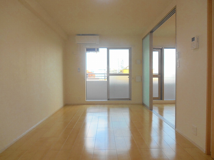 居室・リビング　反転のお写真です