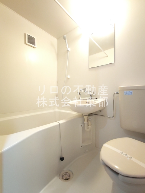 バス・シャワールーム　お掃除がしやすい３点ユニットバスです☆