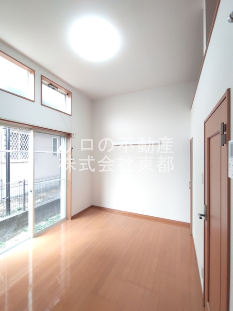 居室・リビング　南西向きなので暖かな日差しが入りますね♪