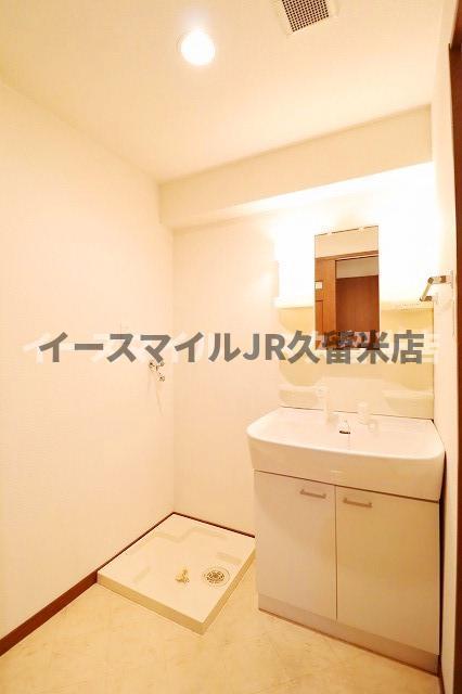 洗面設備　ゆったりとスペースのある洗面所