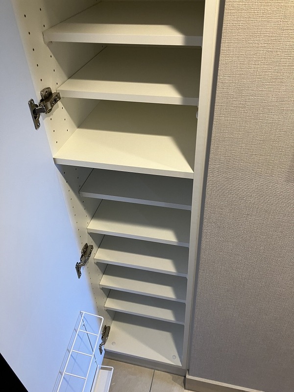 玄関　収納豊富なシューズボックスです♪