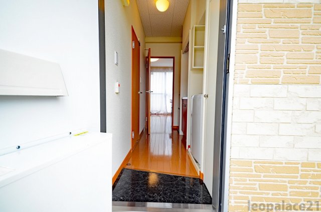 玄関　実際と異なる場合がございます。