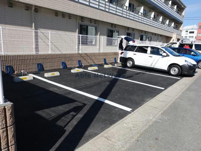 駐車場　駐車場