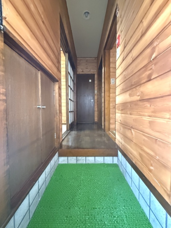 玄関　下駄箱あります