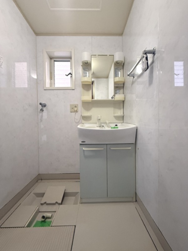 洗面設備　シャワー付き洗面所