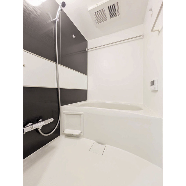 バス・シャワールーム　明るい色調の室内です