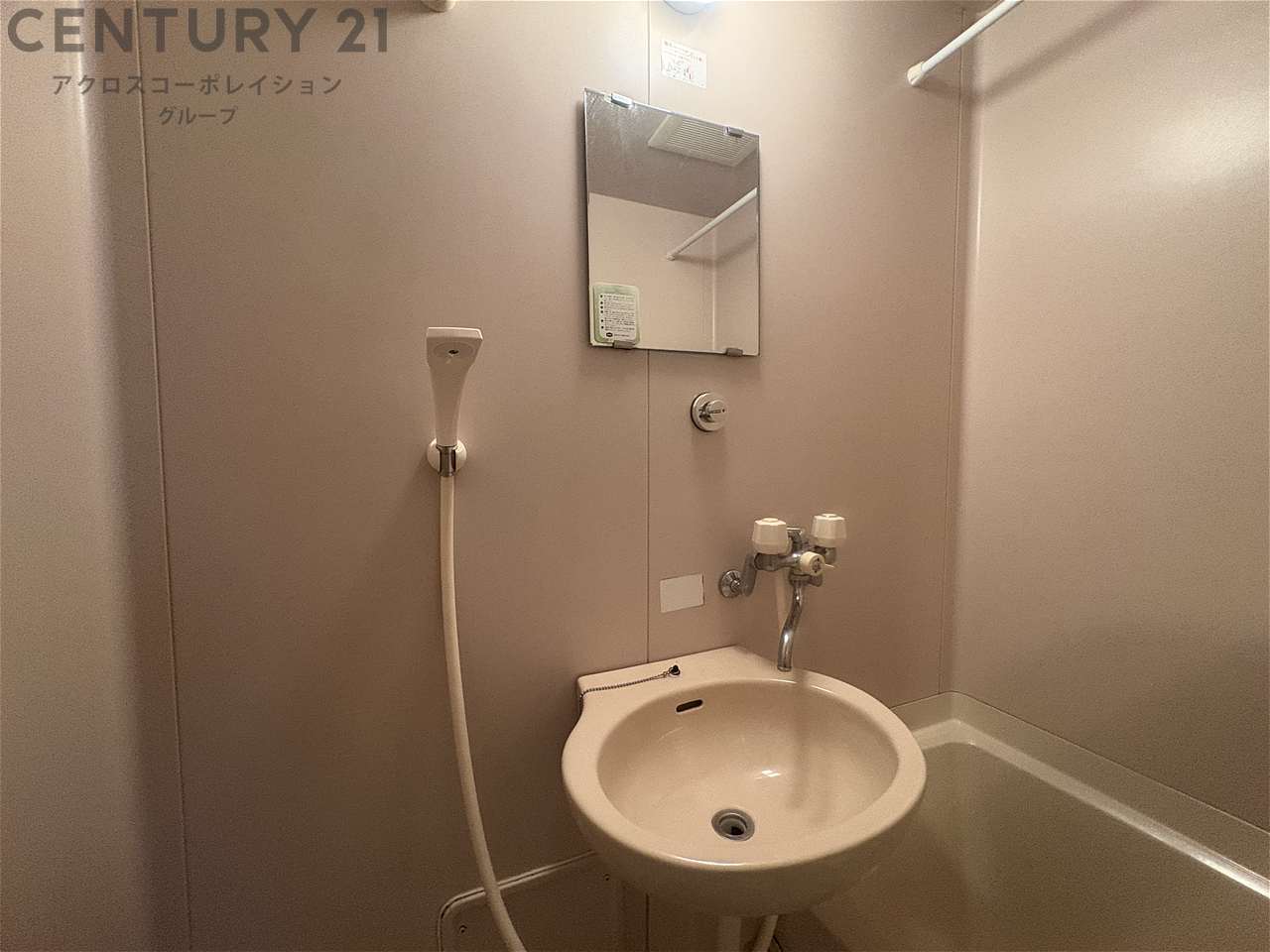 洗面設備　浴室内に洗面台付き！