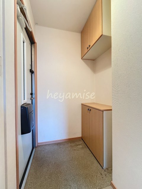 玄関　写真は別号室