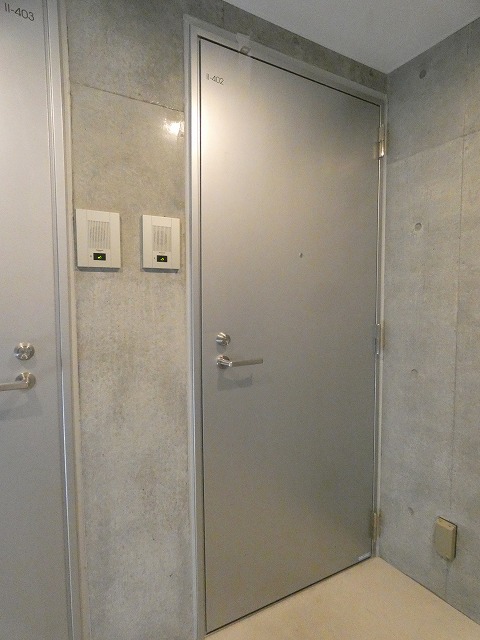 玄関　同マンション別部屋参照。