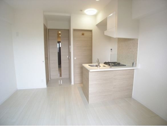 居室・リビング　リビング※別号室の参考写真になります。