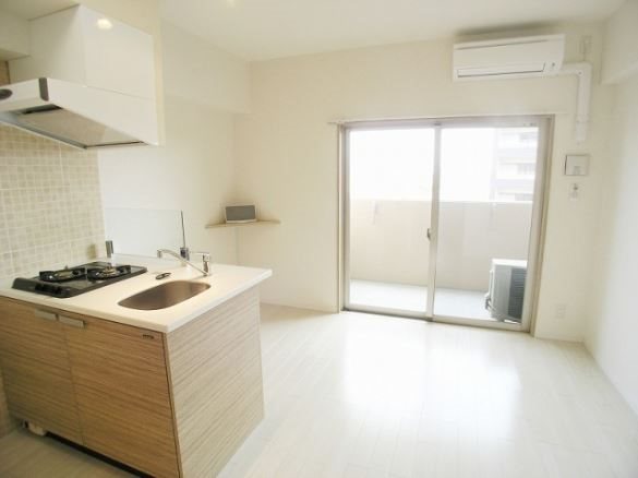 キッチン　カウンターキッチン※別号室の参考写真になります。