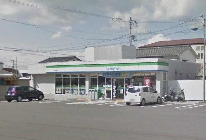 コンビニ　ファミリーマート（コンビニ）まで174m