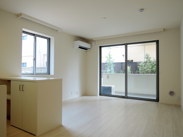 居室・リビング　★明るいフローリングの角部屋です★