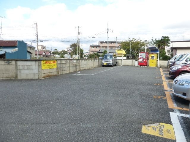駐車場　敷地内コインパーキングあります