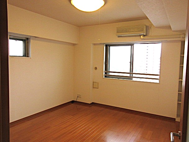 居室・リビング　2面採光の明るい室内