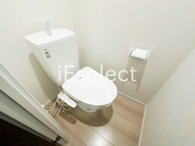 トイレ　温水洗浄便座付きのトイレ