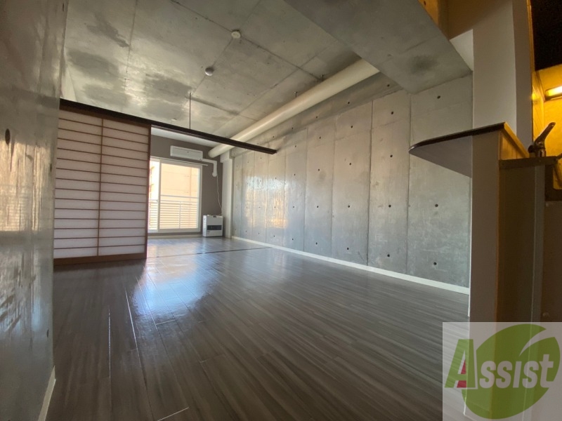 居室・リビング　おしゃれな色合いのリビングになっています！