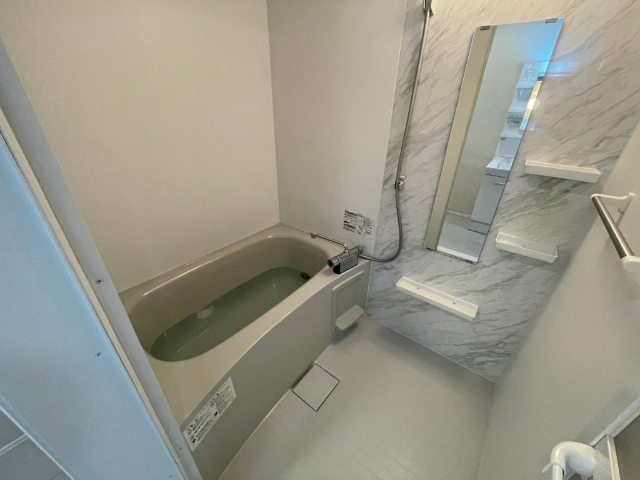 バス・シャワールーム　同間取の部屋参照