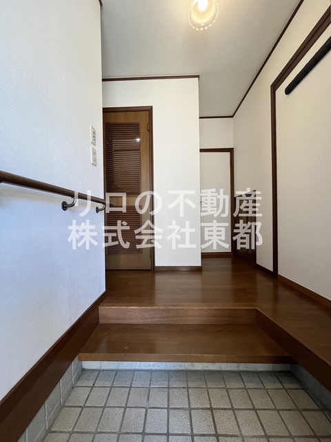 玄関　玄関スペース広めなのでゆったりとお出掛け準備できます♪