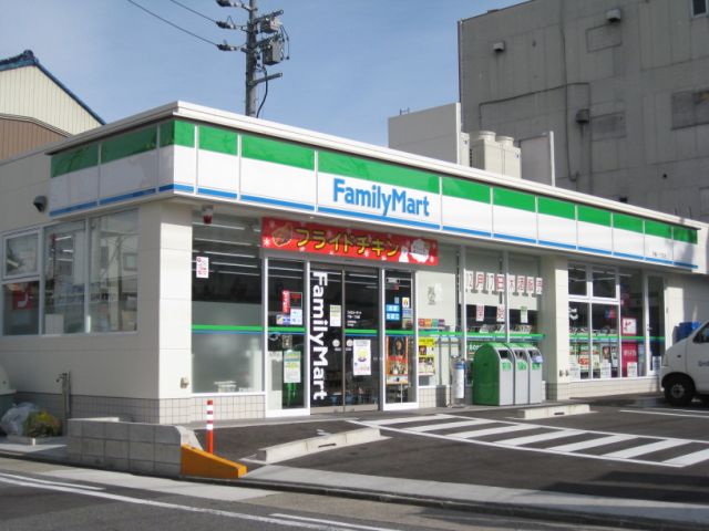 コンビニ　ファミリーマート（コンビニ）まで430m