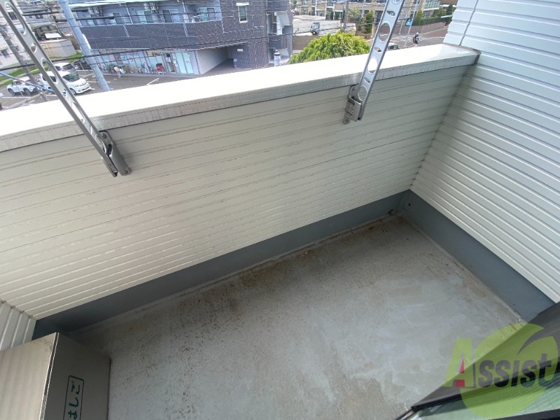 バルコニー　バルコニーが付いているので晴れた日は洗濯物が沢山干せますね。