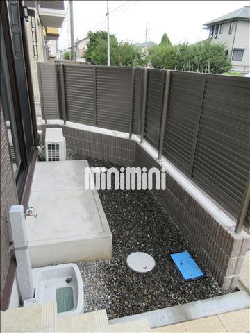 庭　明るい日が差し込む庭です。