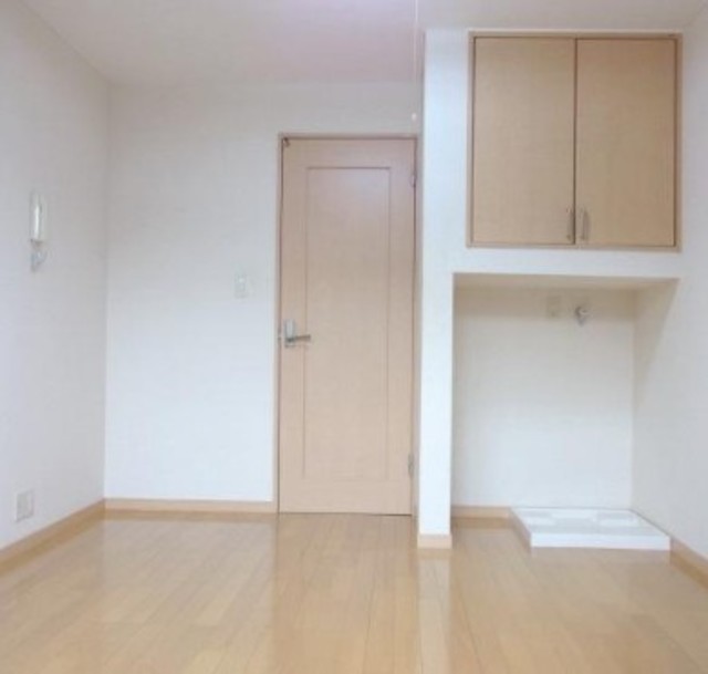 居室・リビング　反転部屋参考写真です。