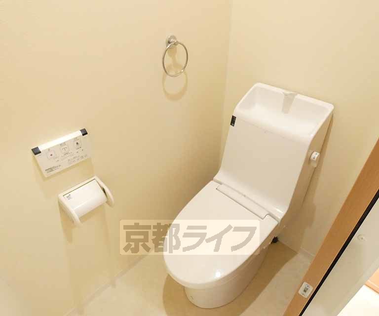トイレ　ウォシュレット付きです。