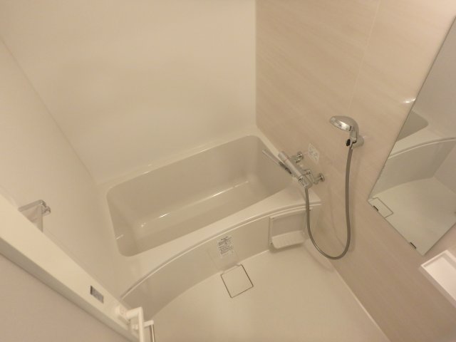 バス・シャワールーム　落ち着いた空間のお風呂です