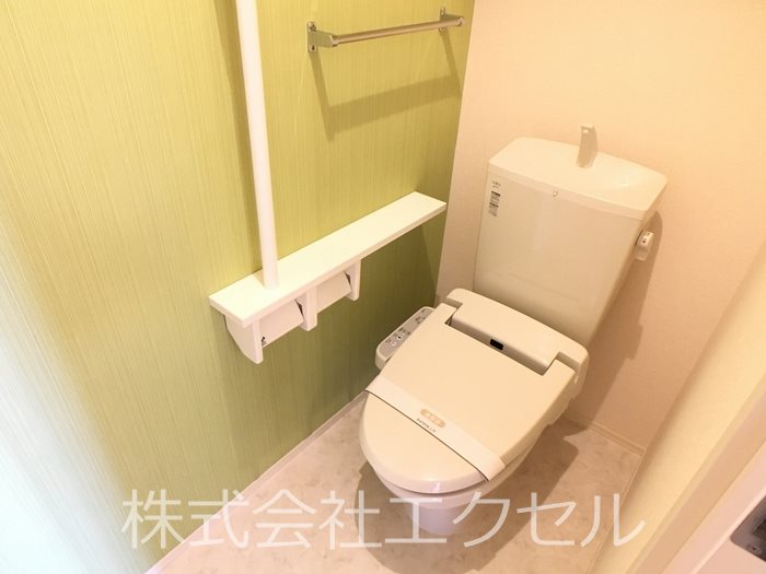トイレ　温水洗面台座です。
