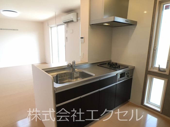 キッチン　人気のシステムキッチン完備です。