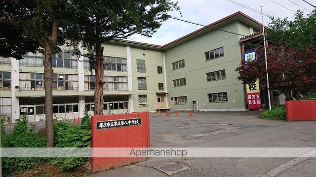 中学校　第八中学校（中学校）まで2095m