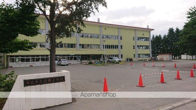 小学校　若葉小学校（小学校）まで2213m