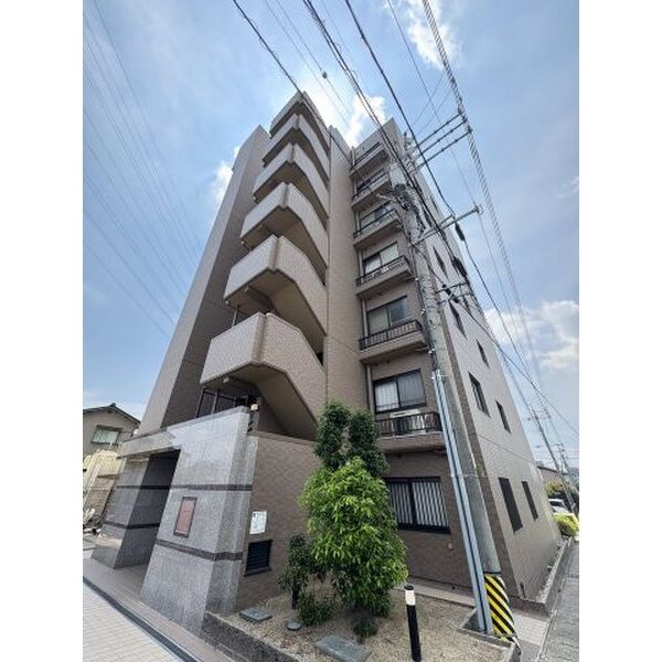 建物外観　ドラッグスギヤマさんの向いにありますよ