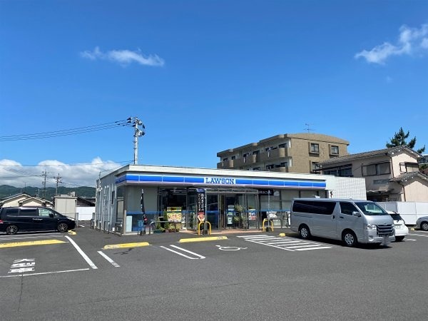 コンビニ　ローソン 鹿児島谷山中央一丁目店（コンビニ）まで128m