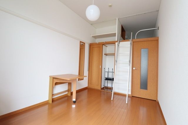 居室・リビング　同物件別部屋写真