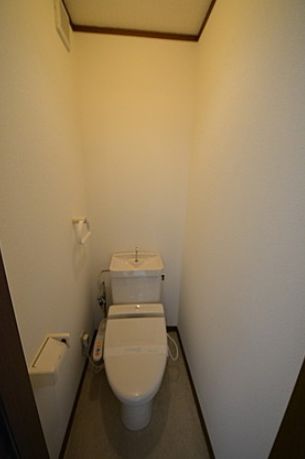 トイレ　別部屋の参考写真となります。