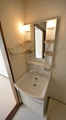 洗面設備　別部屋の参考写真となります。
