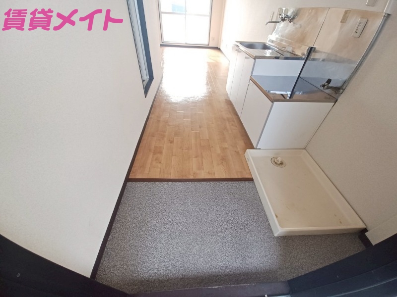 玄関　別部屋参照。現状優先になります。