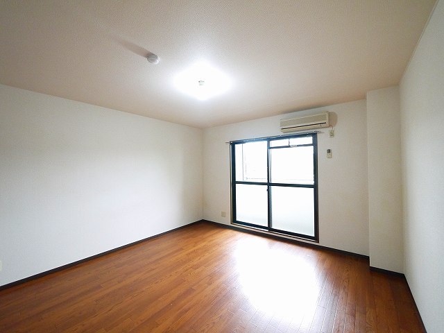 その他部屋・スペース　ゆったり過ごせる居間です