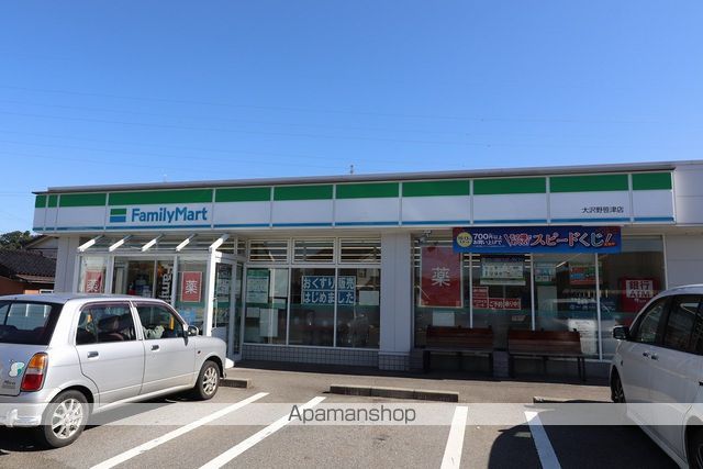コンビニ　ファミリーマート（コンビニ）まで1406m