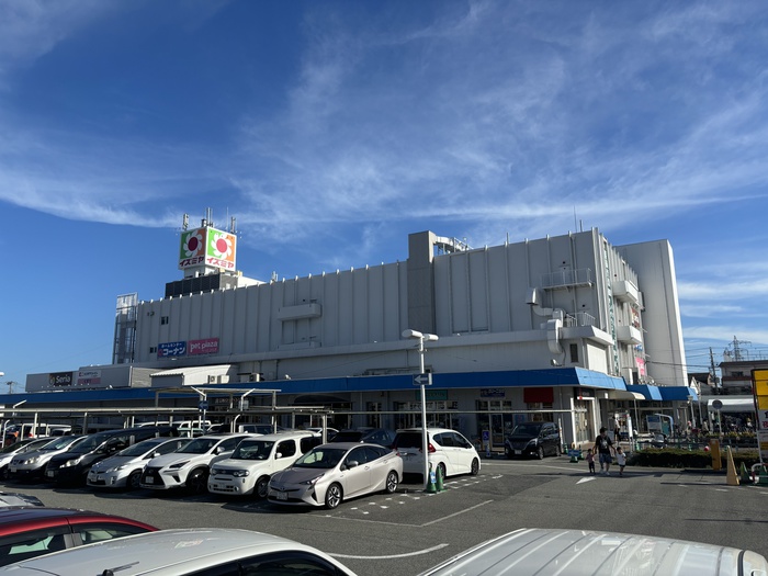 ショッピングセンター　イズミヤ 小林店（ショッピングセンター）まで820m