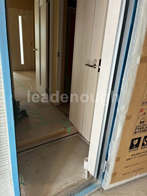 玄関　建築中