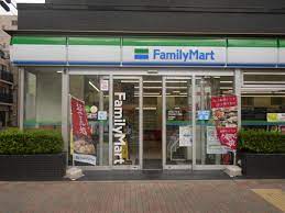 コンビニ　ファミリーマート中央月島三丁目店（コンビニ）まで49m