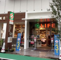 スーパー　ライフ市谷薬王寺店（スーパー）まで124m