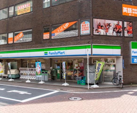 コンビニ　ファミリーマート大田区役所前店（コンビニ）まで556m