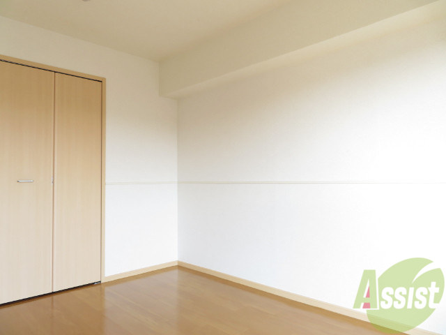 その他部屋・スペース　６帖の洋室です。広々として、きれいですね。