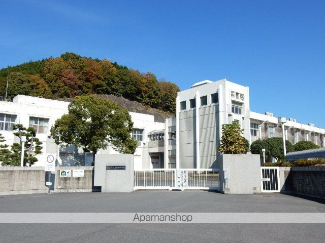 中学校　岡山市立御津中学校（中学校）まで2085m