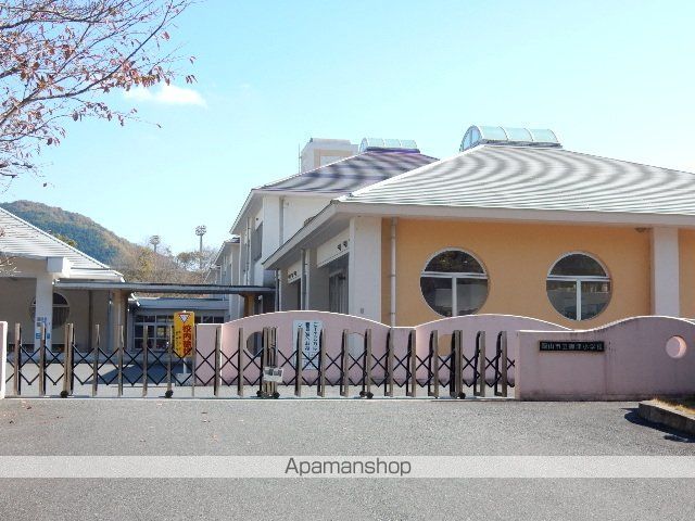 小学校　岡山市立御津小学校（小学校）まで2547m