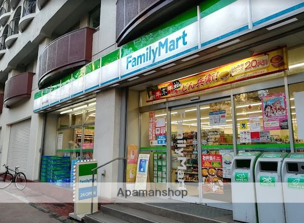 コンビニ　ファミリーマート新宿中央公園店（コンビニ）まで460m
